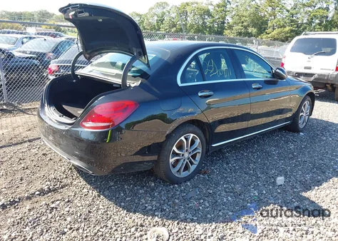 2015 Mercedes-Benz C 300 4Matic из США, поврежденный, VIN 55SWF4KB9FU034252
